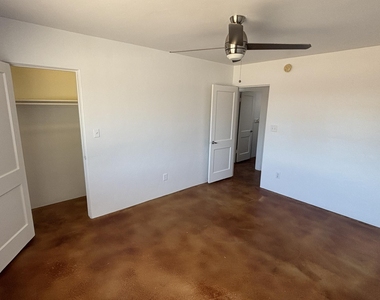 5548 N 12th Avenue - Photo Thumbnail 13