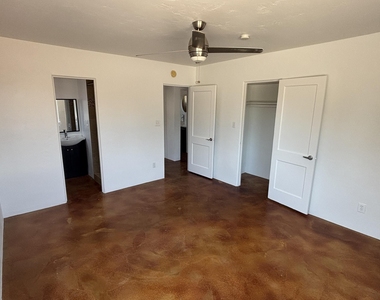 5548 N 12th Avenue - Photo Thumbnail 9