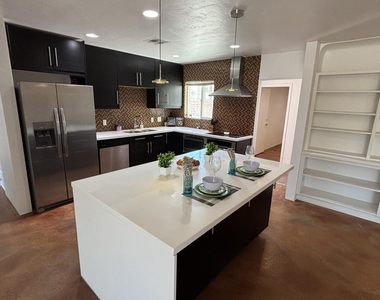 5548 N 12th Avenue - Photo Thumbnail 5