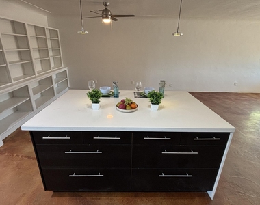 5548 N 12th Avenue - Photo Thumbnail 7