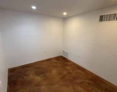 5548 N 12th Avenue - Photo Thumbnail 21