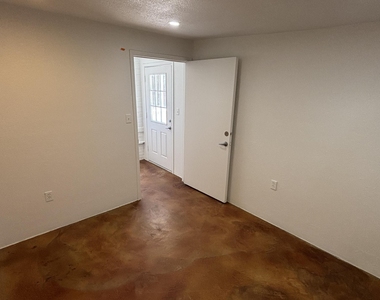 5548 N 12th Avenue - Photo Thumbnail 22