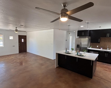 5548 N 12th Avenue - Photo Thumbnail 3