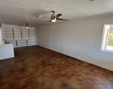 5548 N 12th Avenue - Photo Thumbnail 2