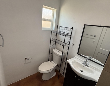 5548 N 12th Avenue - Photo Thumbnail 11