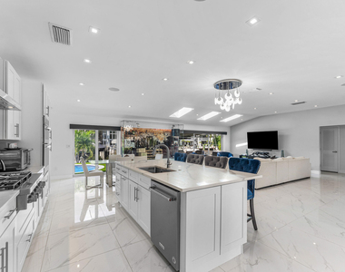 2813 Ne 29th Street - Photo Thumbnail 15