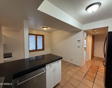 2114 S La Rosa Drive - Photo Thumbnail 11