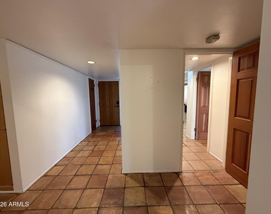 2114 S La Rosa Drive - Photo Thumbnail 4