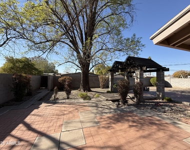 2114 S La Rosa Drive - Photo Thumbnail 34