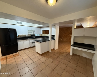 2114 S La Rosa Drive - Photo Thumbnail 12