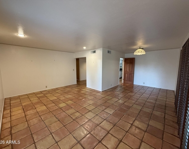 2114 S La Rosa Drive - Photo Thumbnail 7