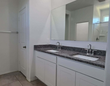 36121 W San Ildefanso Avenue - Photo Thumbnail 15