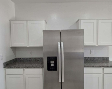 36121 W San Ildefanso Avenue - Photo Thumbnail 8
