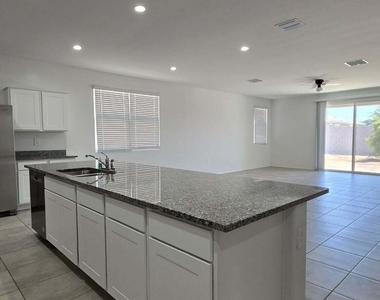 36121 W San Ildefanso Avenue - Photo Thumbnail 9