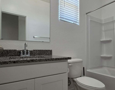 36121 W San Ildefanso Avenue - Photo Thumbnail 21