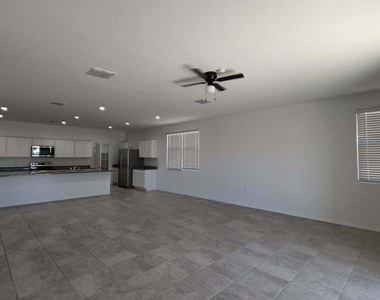 36121 W San Ildefanso Avenue - Photo Thumbnail 6