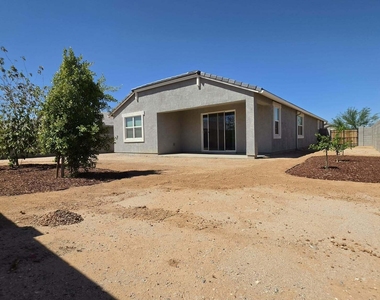 36121 W San Ildefanso Avenue - Photo Thumbnail 24