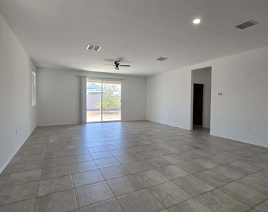 36121 W San Ildefanso Avenue - Photo Thumbnail 7