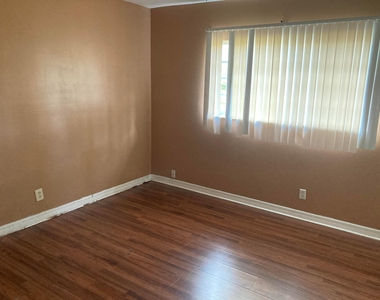 4715 Nw 9th Drive - Photo Thumbnail 7