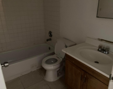 4715 Nw 9th Drive - Photo Thumbnail 6