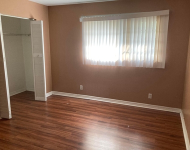 4715 Nw 9th Drive - Photo Thumbnail 8