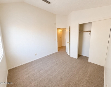 7203 W Kimberly Way - Photo Thumbnail 11