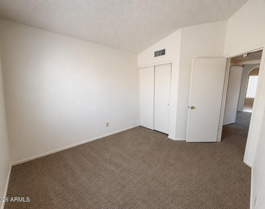 7203 W Kimberly Way - Photo Thumbnail 9