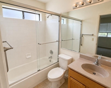 7203 W Kimberly Way - Photo Thumbnail 8