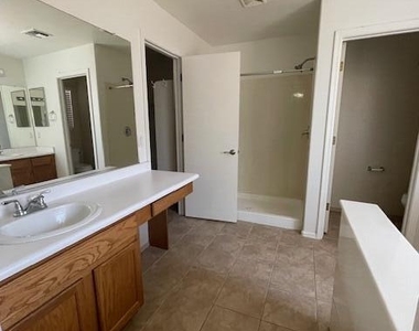 2036 W Hayden Peak Drive - Photo Thumbnail 9