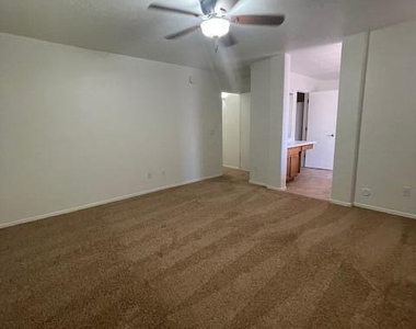 2036 W Hayden Peak Drive - Photo Thumbnail 8