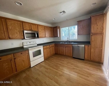 2036 W Hayden Peak Drive - Photo Thumbnail 4