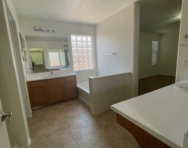 2036 W Hayden Peak Drive - Photo Thumbnail 12