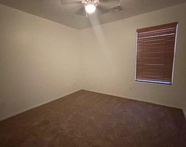 2036 W Hayden Peak Drive - Photo Thumbnail 18