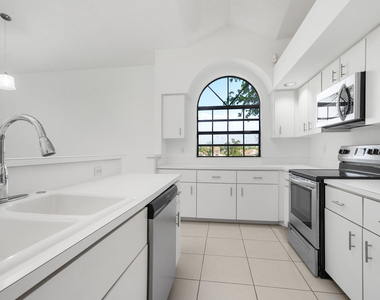 8049 Aberdeen Drive - Photo Thumbnail 12