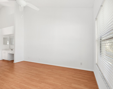 8049 Aberdeen Drive - Photo Thumbnail 16