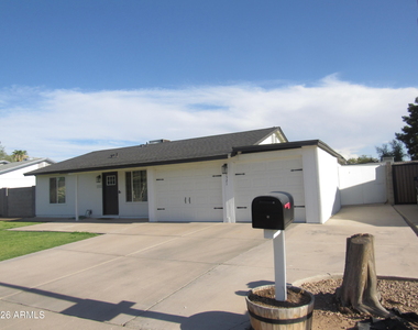 1521 W Marlboro Drive - Photo Thumbnail 2