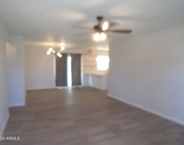 1521 W Marlboro Drive - Photo Thumbnail 4