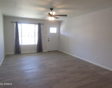 1521 W Marlboro Drive - Photo Thumbnail 5