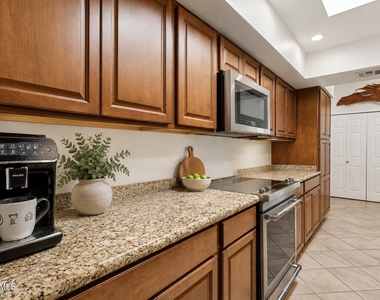 625 E Jeffrey Avenue - Photo Thumbnail 11