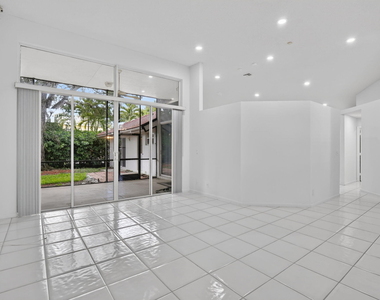 924 Spoonbill Circle - Photo Thumbnail 4