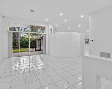 924 Spoonbill Circle - Photo Thumbnail 2