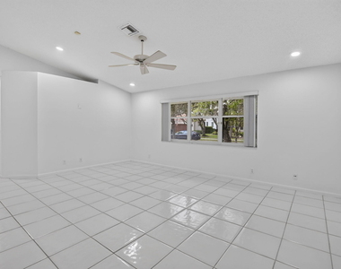 924 Spoonbill Circle - Photo Thumbnail 10