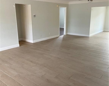 2030 Ne 28th Street - Photo Thumbnail 2