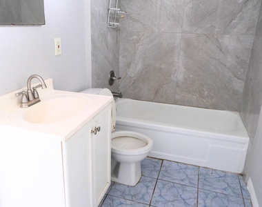 438 Roseland Drive - Photo Thumbnail 5