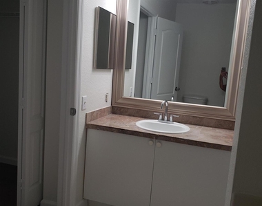 1101 Belmont Place - Photo Thumbnail 13