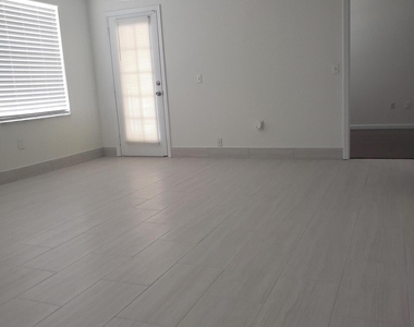 1101 Belmont Place - Photo Thumbnail 2