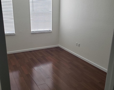 1101 Belmont Place - Photo Thumbnail 12