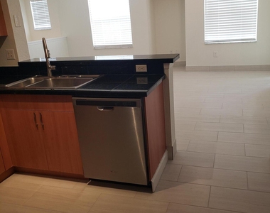 1101 Belmont Place - Photo Thumbnail 8