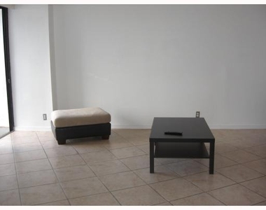 200 Leslie Drive - Photo Thumbnail 3