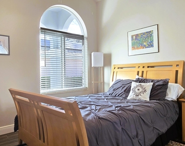 2295 Saratoga Lane - Photo Thumbnail 21